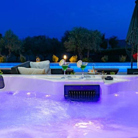 Villa Lorema-Pet Friendly On 5000 Sqm Garden,Pool, Jacuzzi, Billiard&Ps5 Sveti Filip i Jakov Exterior foto