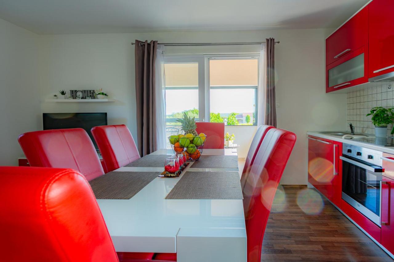 Villa Lorema-Pet Friendly On 5000 Sqm Garden,Pool, Jacuzzi, Billiard&Ps5 Sveti Filip i Jakov Exterior foto
